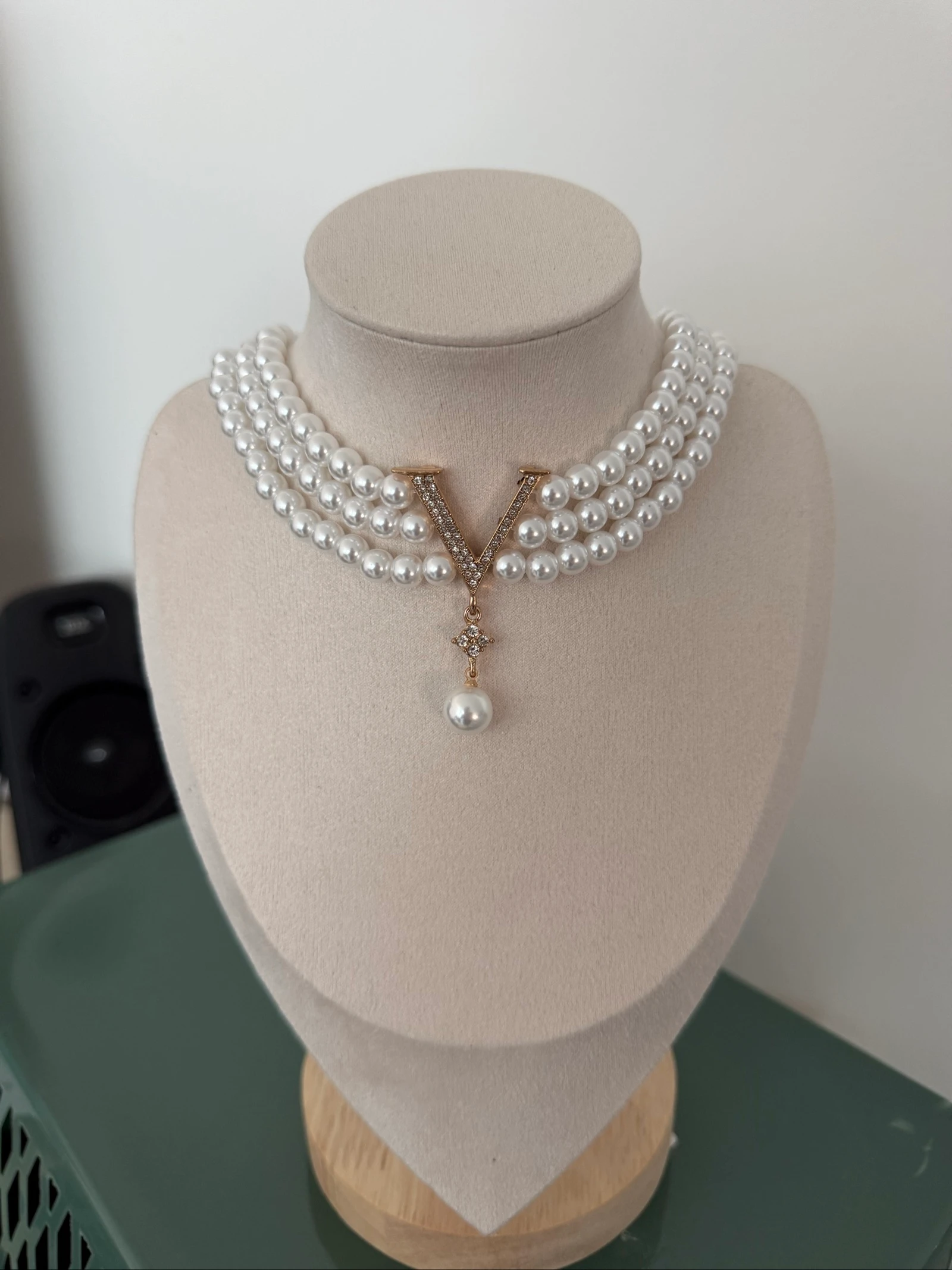 Collier ras du cou perle blanche 